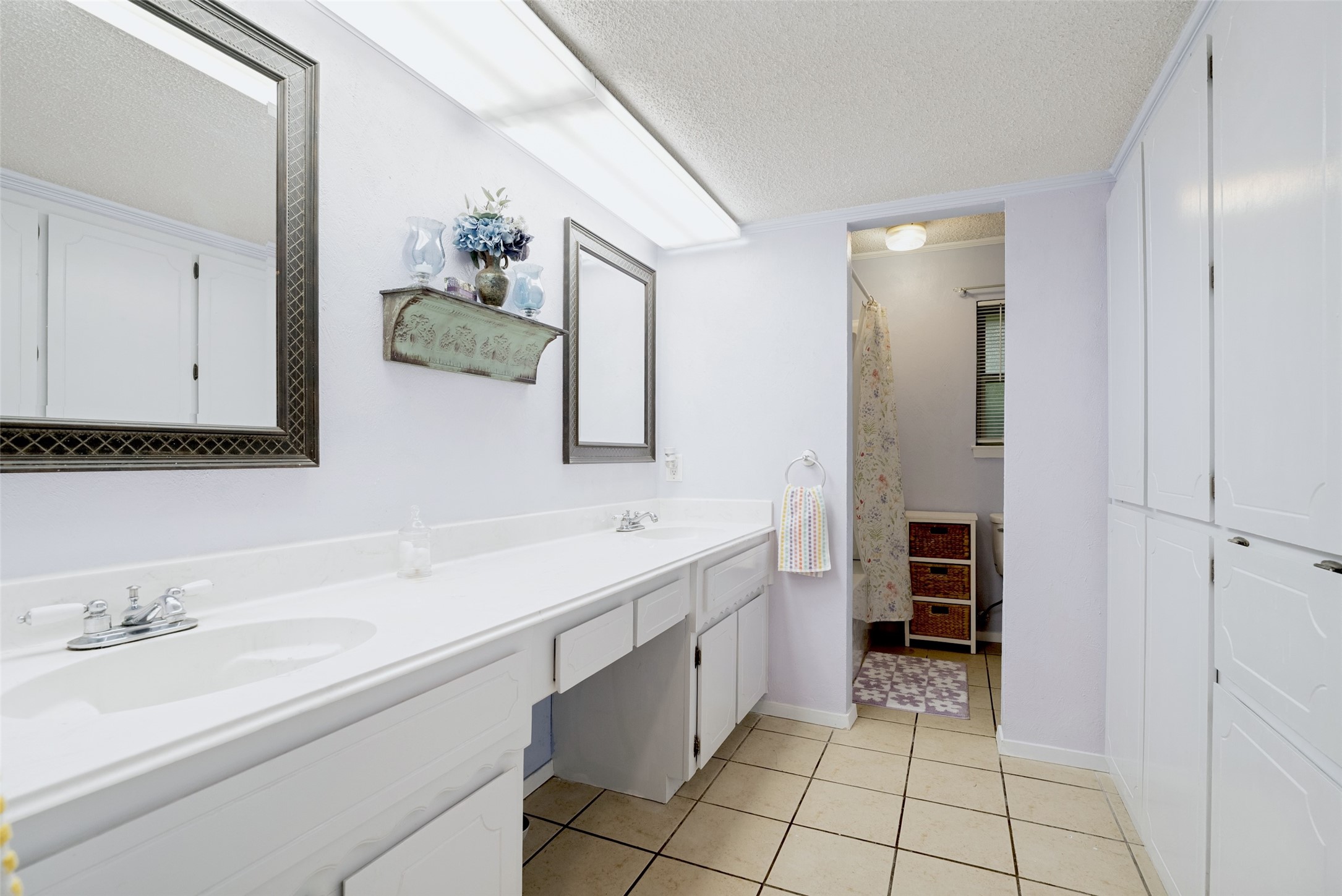 2009 Thousand Oaks Drive Burleson TX 76028
