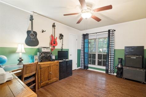 2009 Thousand Oaks Drive Burleson TX 76028