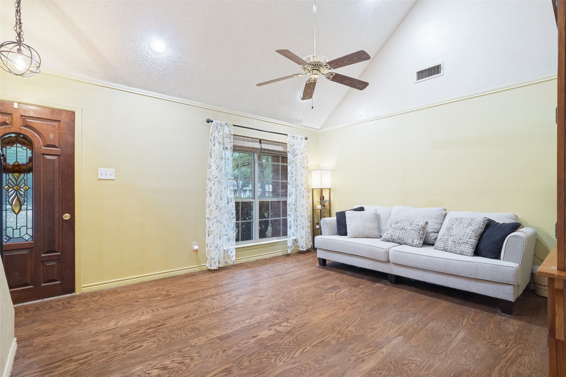 2009 Thousand Oaks Drive Burleson TX 76028