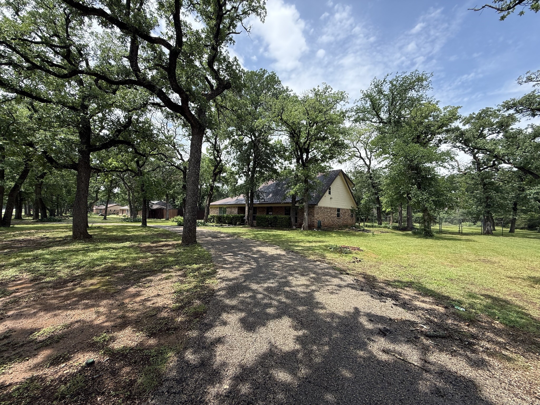2009 Thousand Oaks Drive Burleson TX 76028