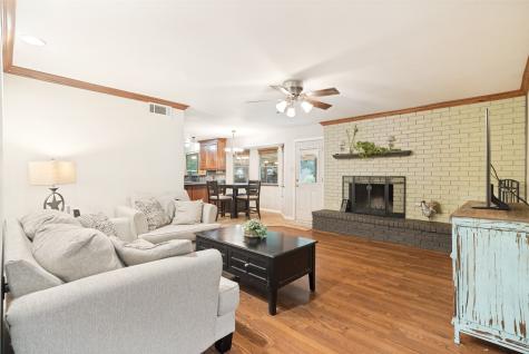 2009 Thousand Oaks Drive Burleson TX 76028