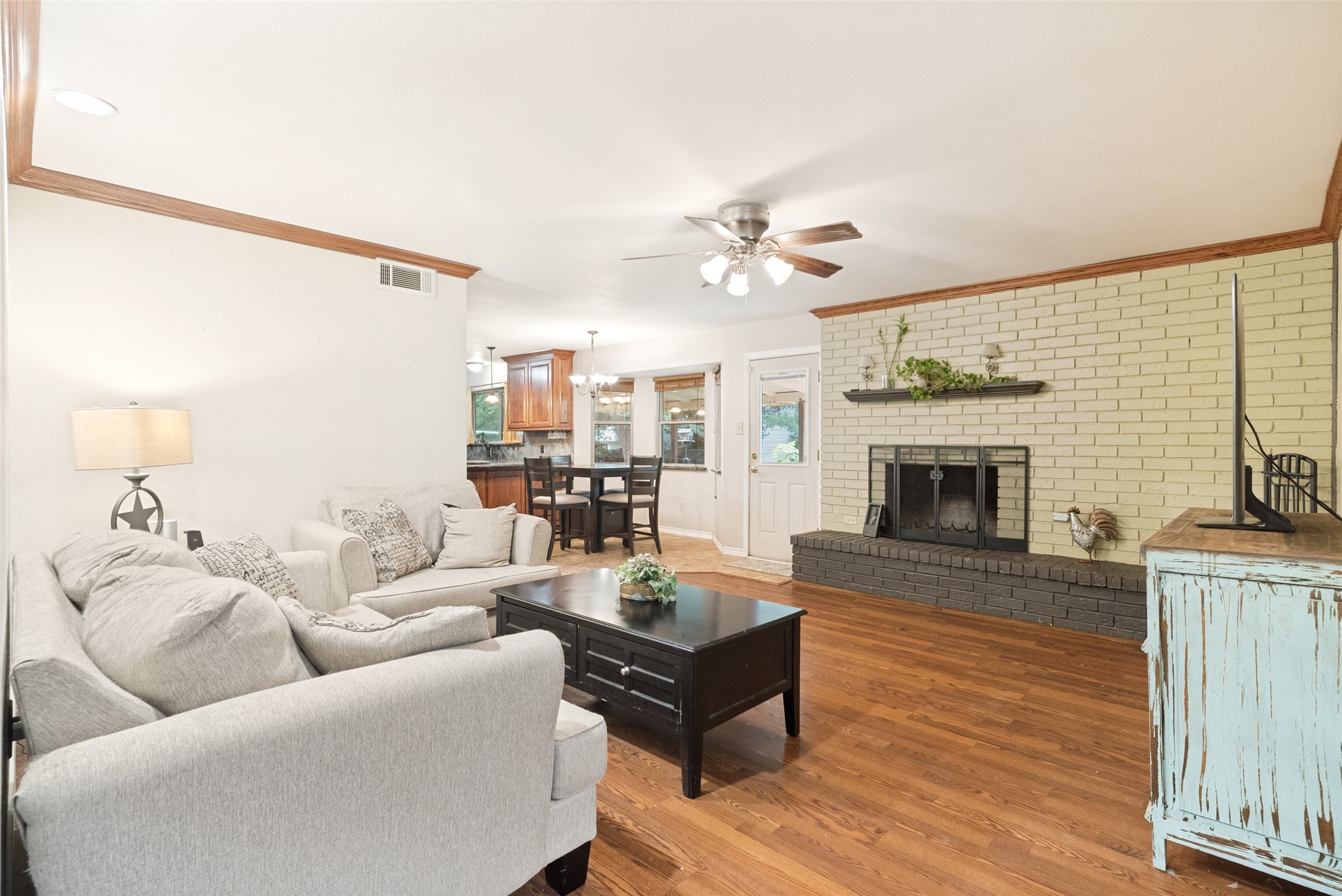 2009 Thousand Oaks Drive Burleson TX 76028