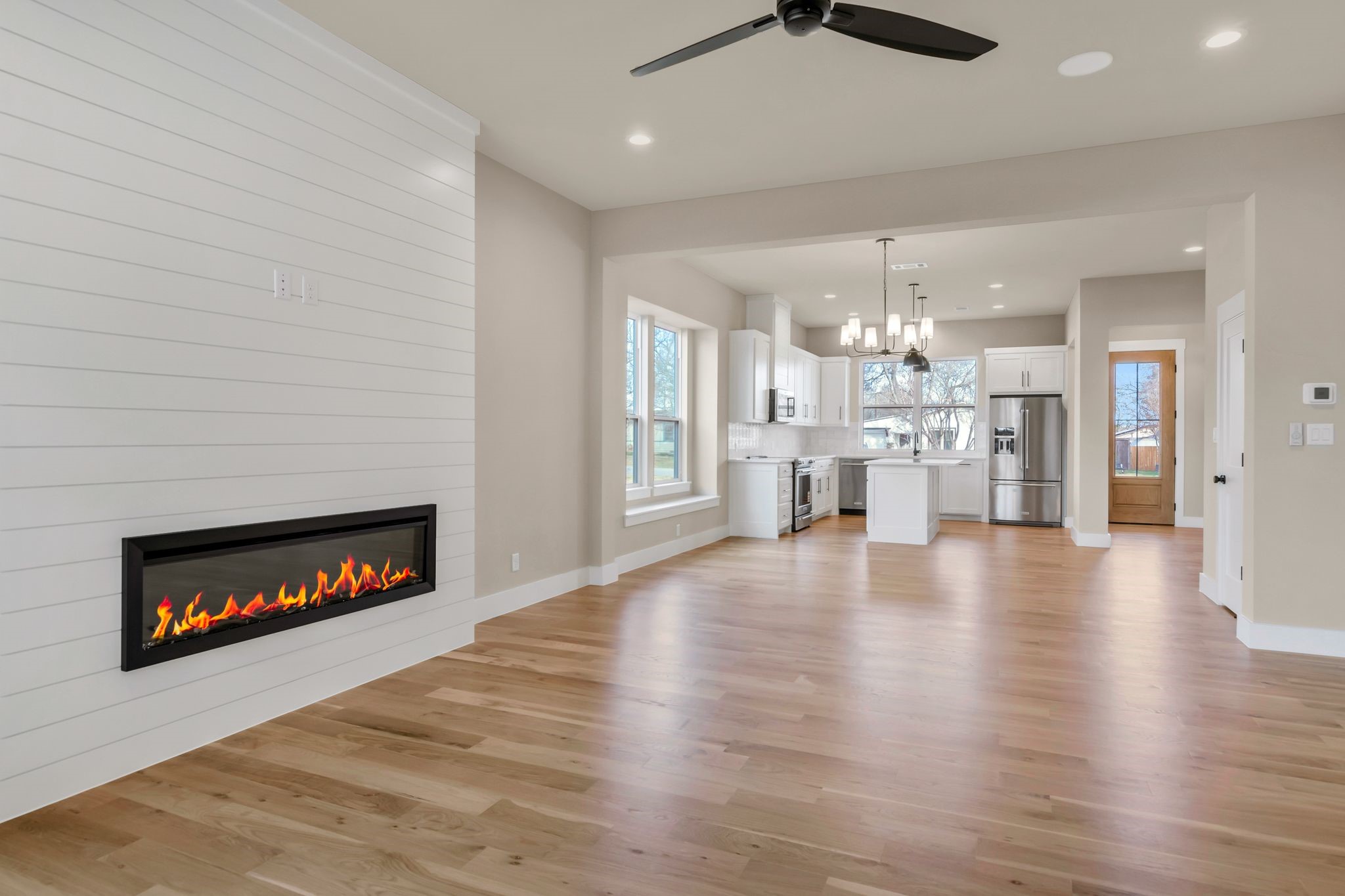207 W 7th Street Justin TX 76247