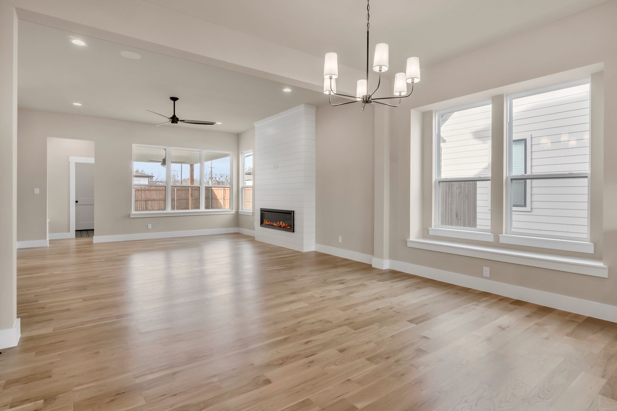 207 W 7th Street Justin TX 76247