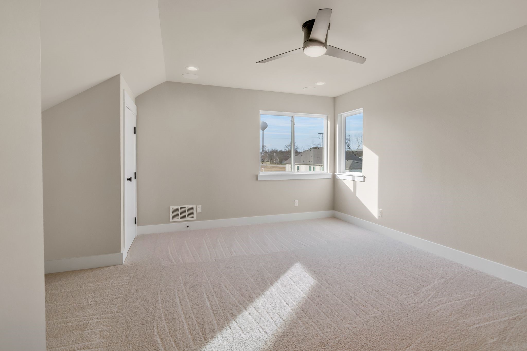 207 W 7th Street Justin TX 76247