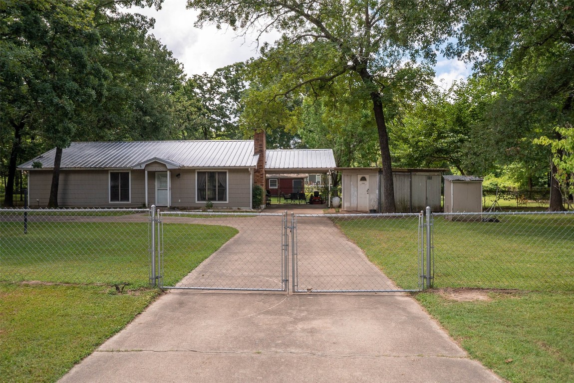 124 Golden Oaks Drive Mabank TX 75156