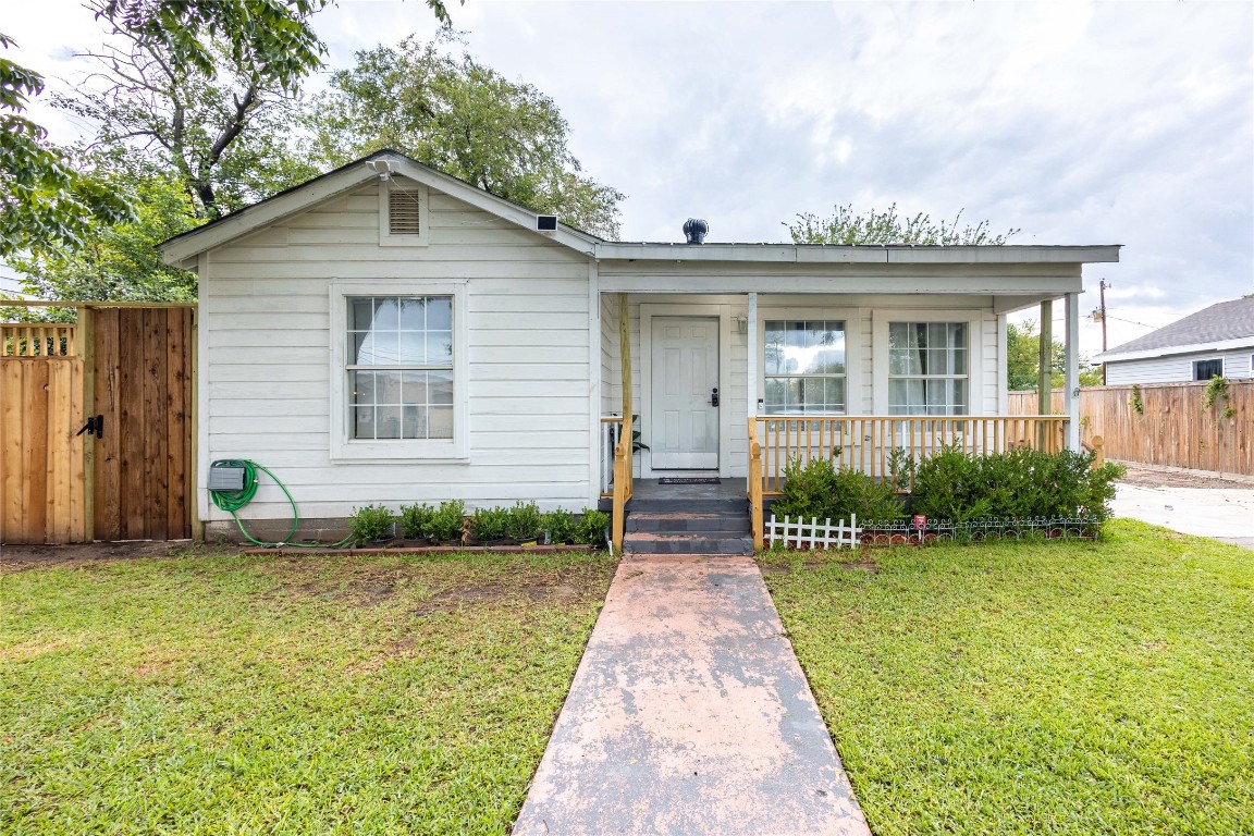 805 Gustave Street River Oaks TX 76114