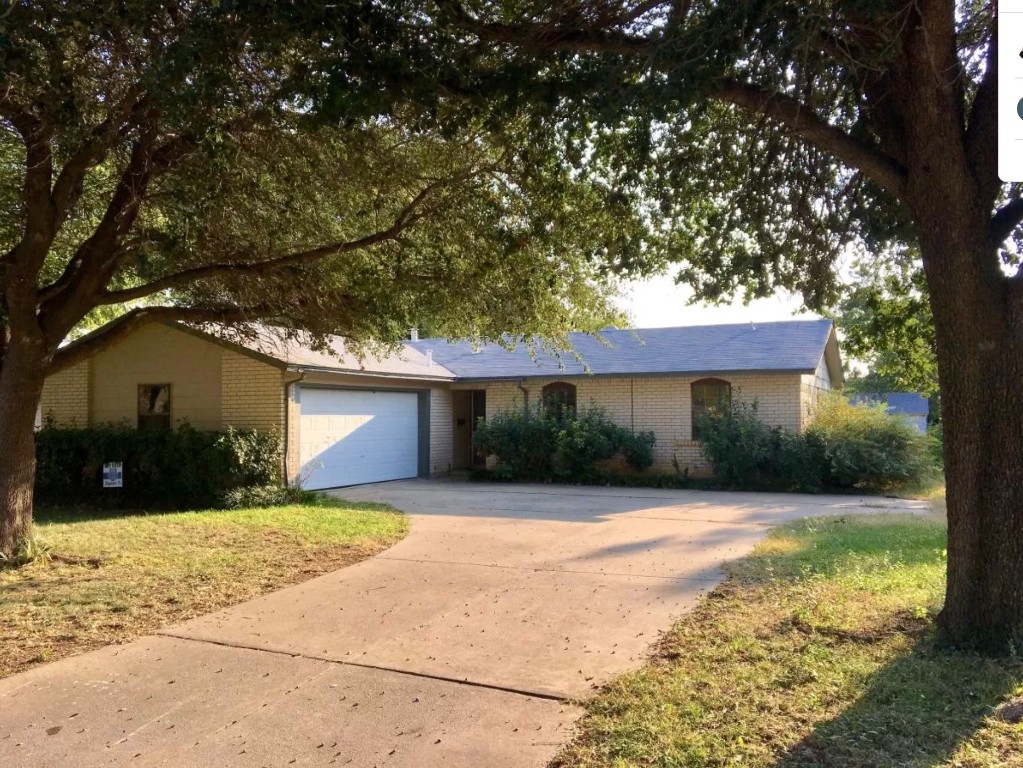 633 S Hampshire Street Saginaw TX 76179