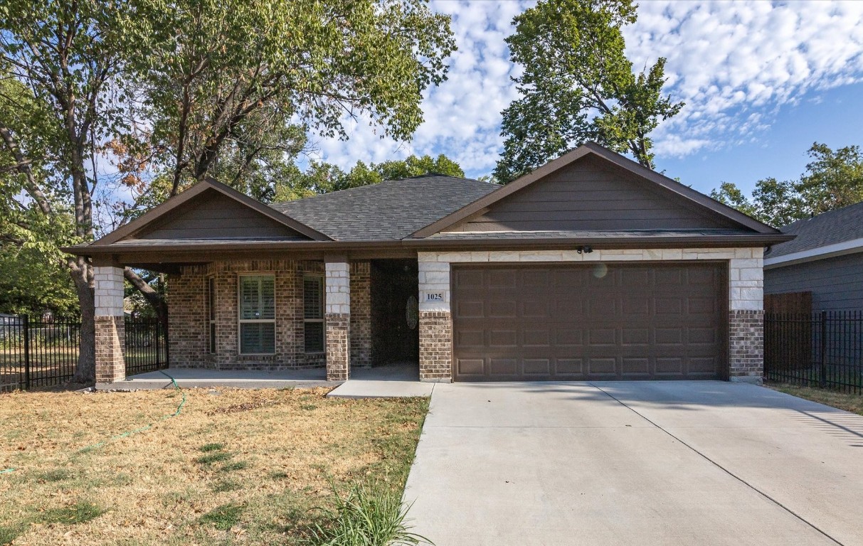 1025 E Richmond Avenue Fort Worth TX 76104