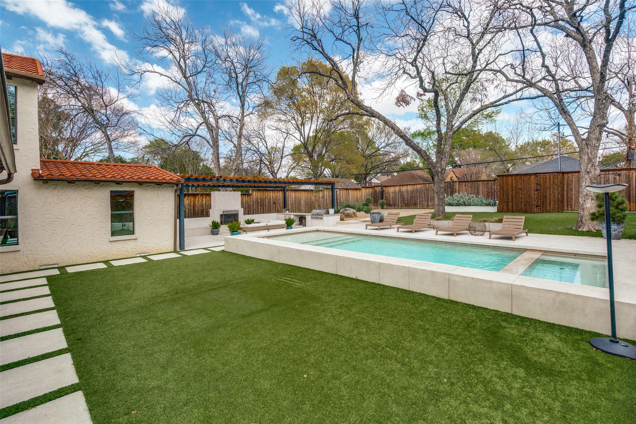 1126 Lausanne Avenue Dallas TX 75208