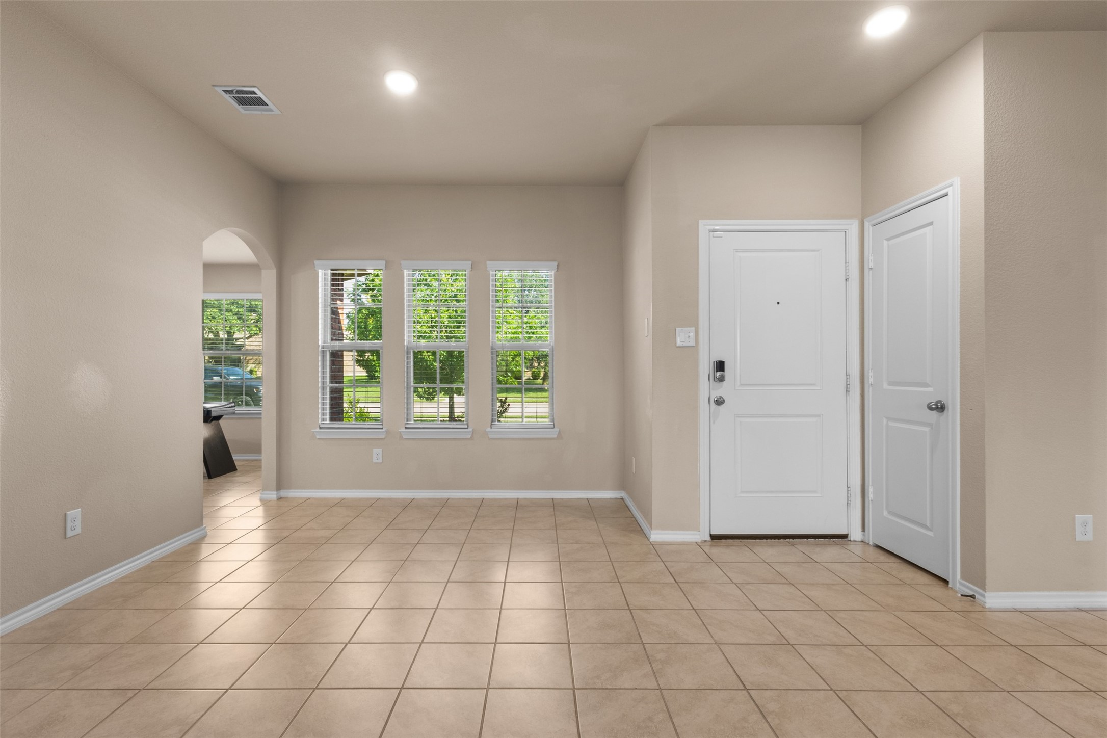 1546 Illinois Avenue Lancaster TX 75134