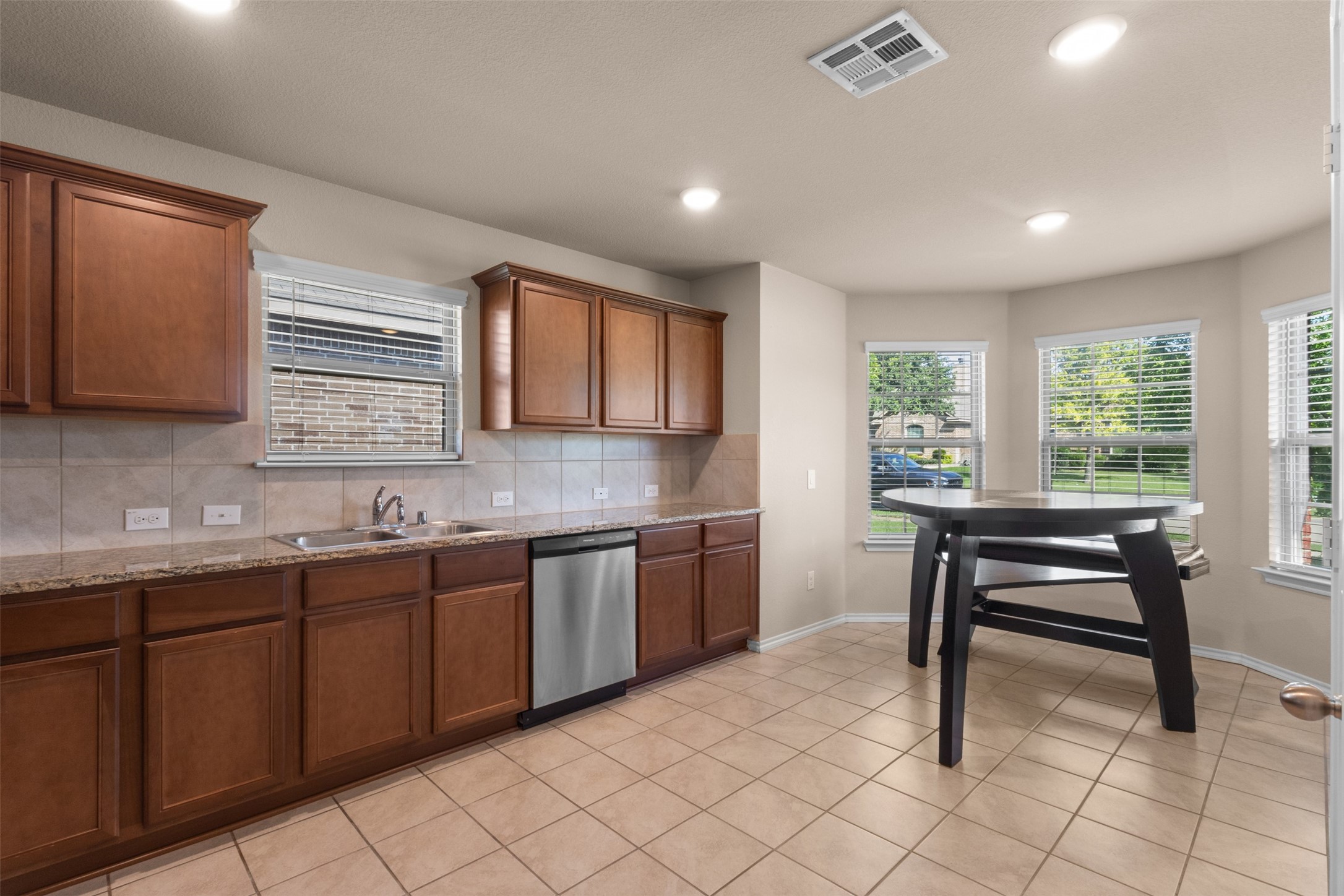 1546 Illinois Avenue Lancaster TX 75134