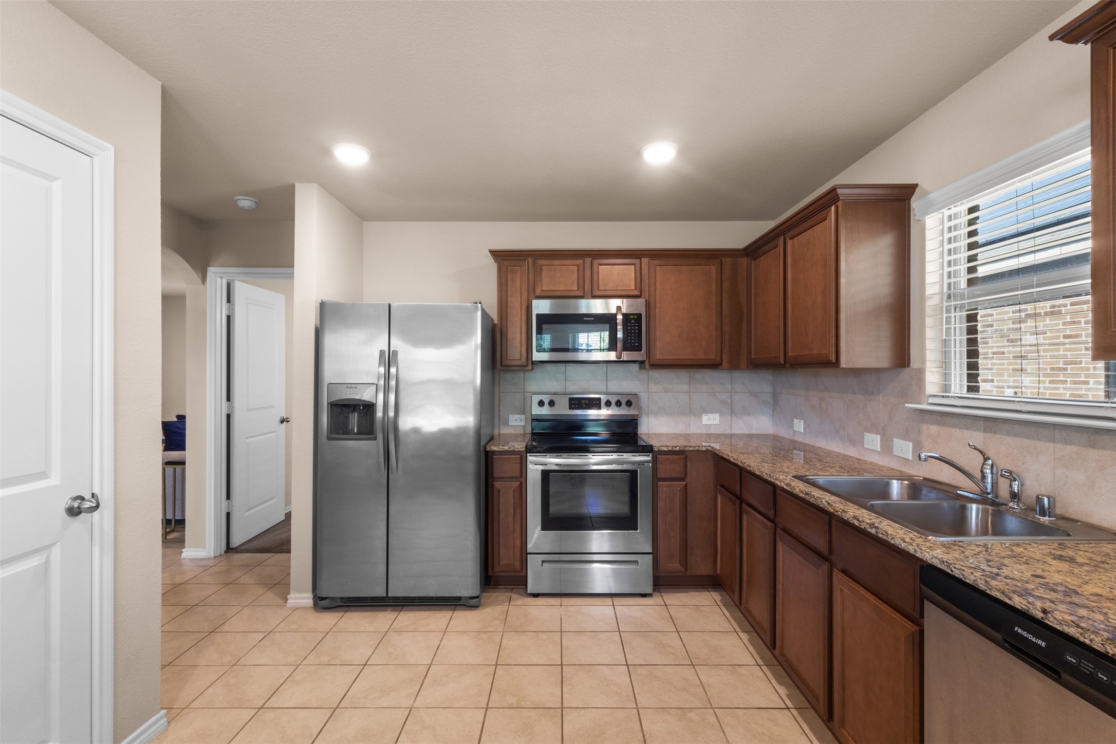 1546 Illinois Avenue Lancaster TX 75134
