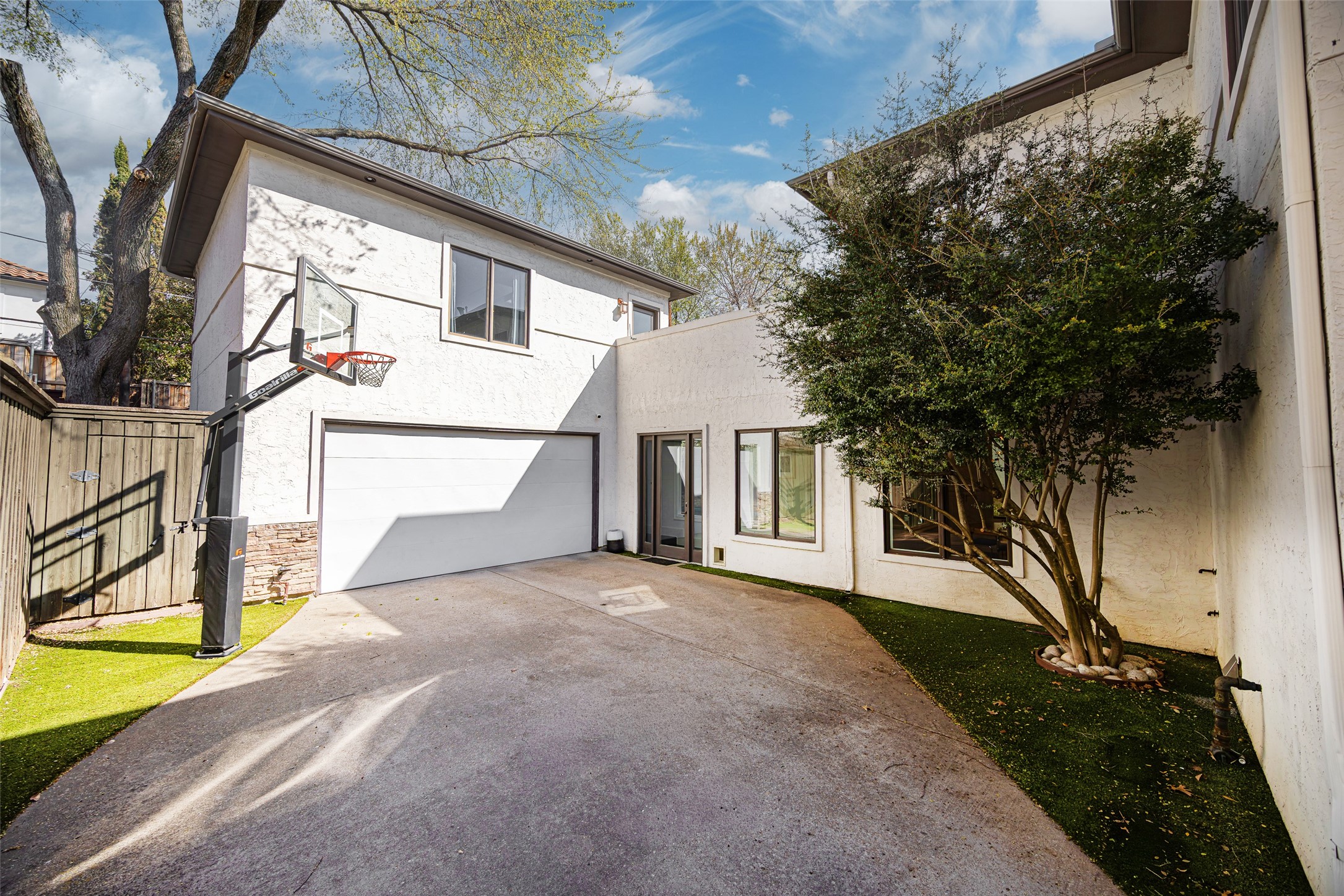 6713 Lake Circle Drive Dallas TX 75214