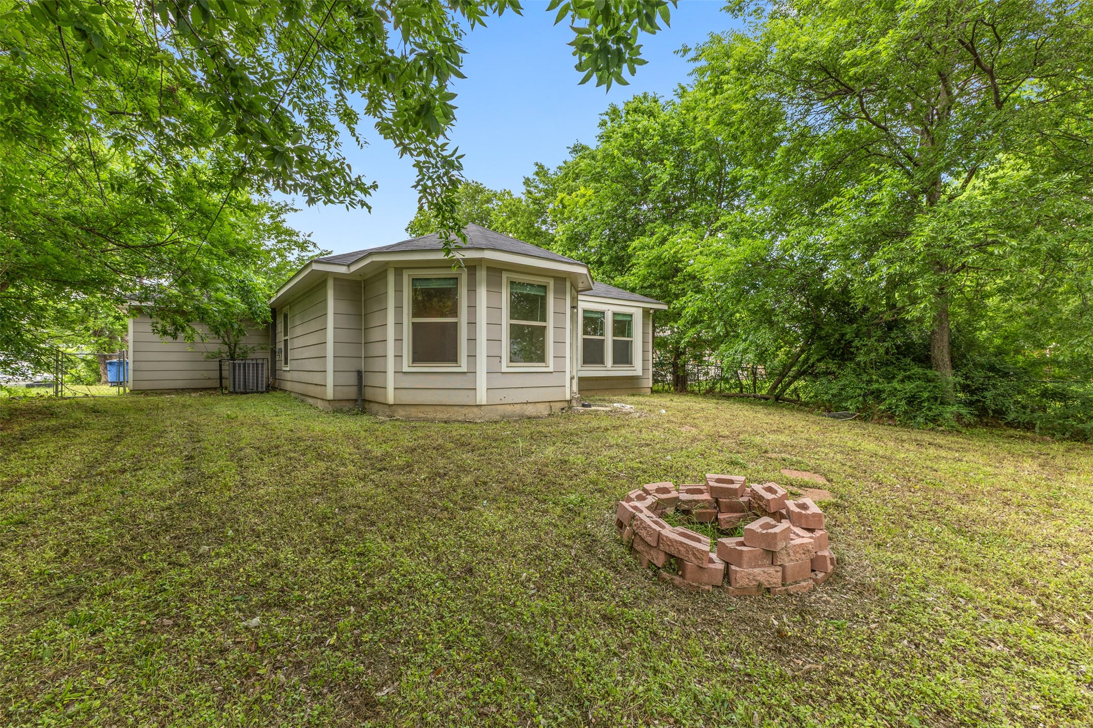 2836 Kilburn Avenue Dallas TX 75216