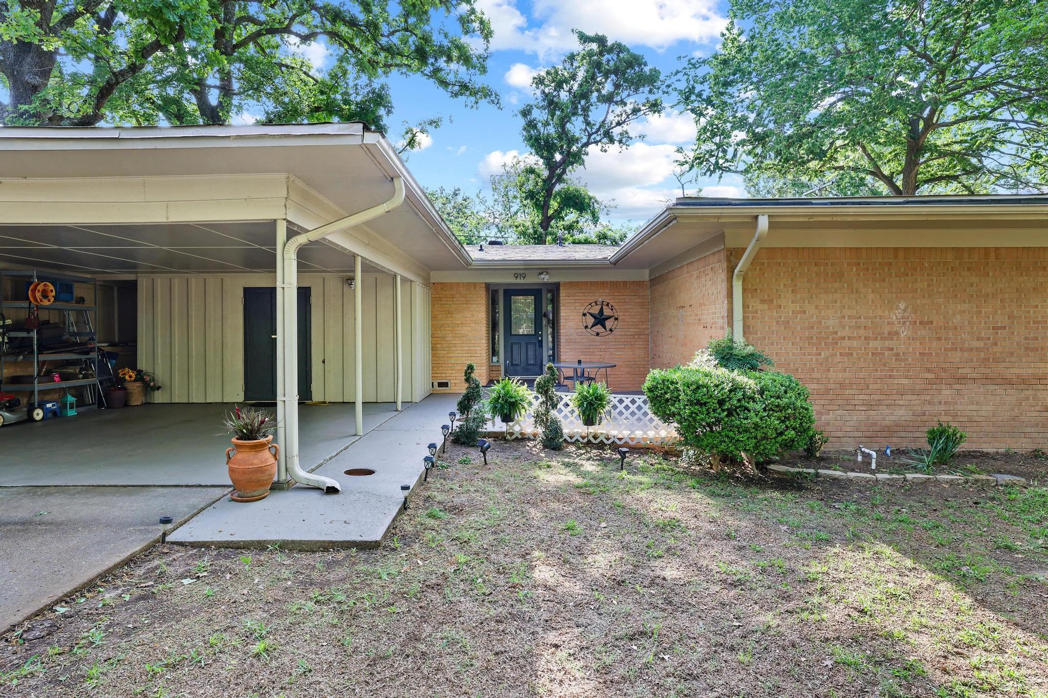 919 S French Avenue Denison TX 75020