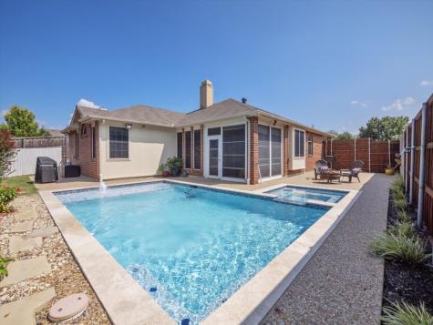 1301 Westview Drive Garland TX 75040