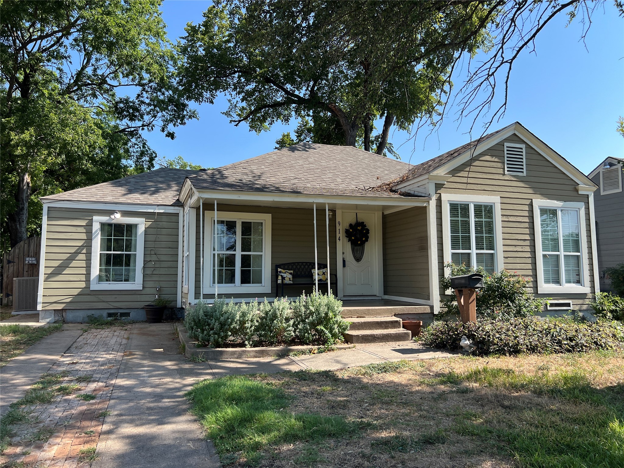 914 Oak Street Grand Prairie TX 75050