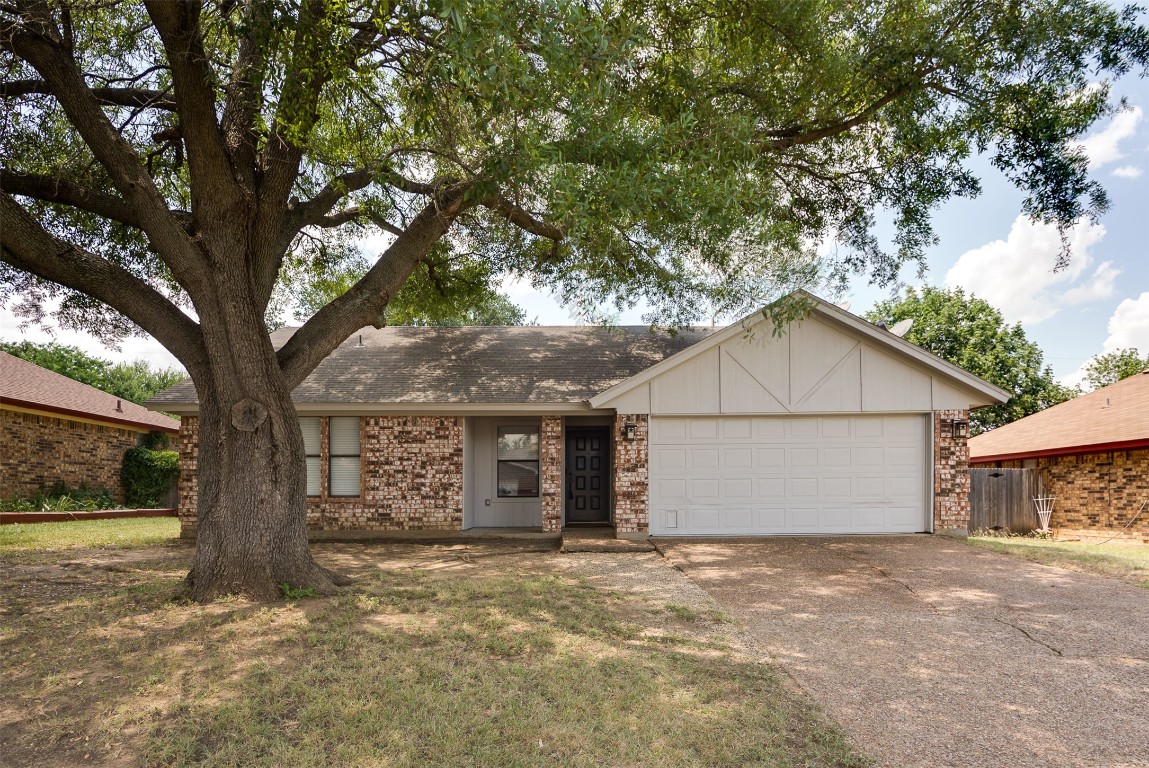 712 Nicole Drive Burleson TX 76028