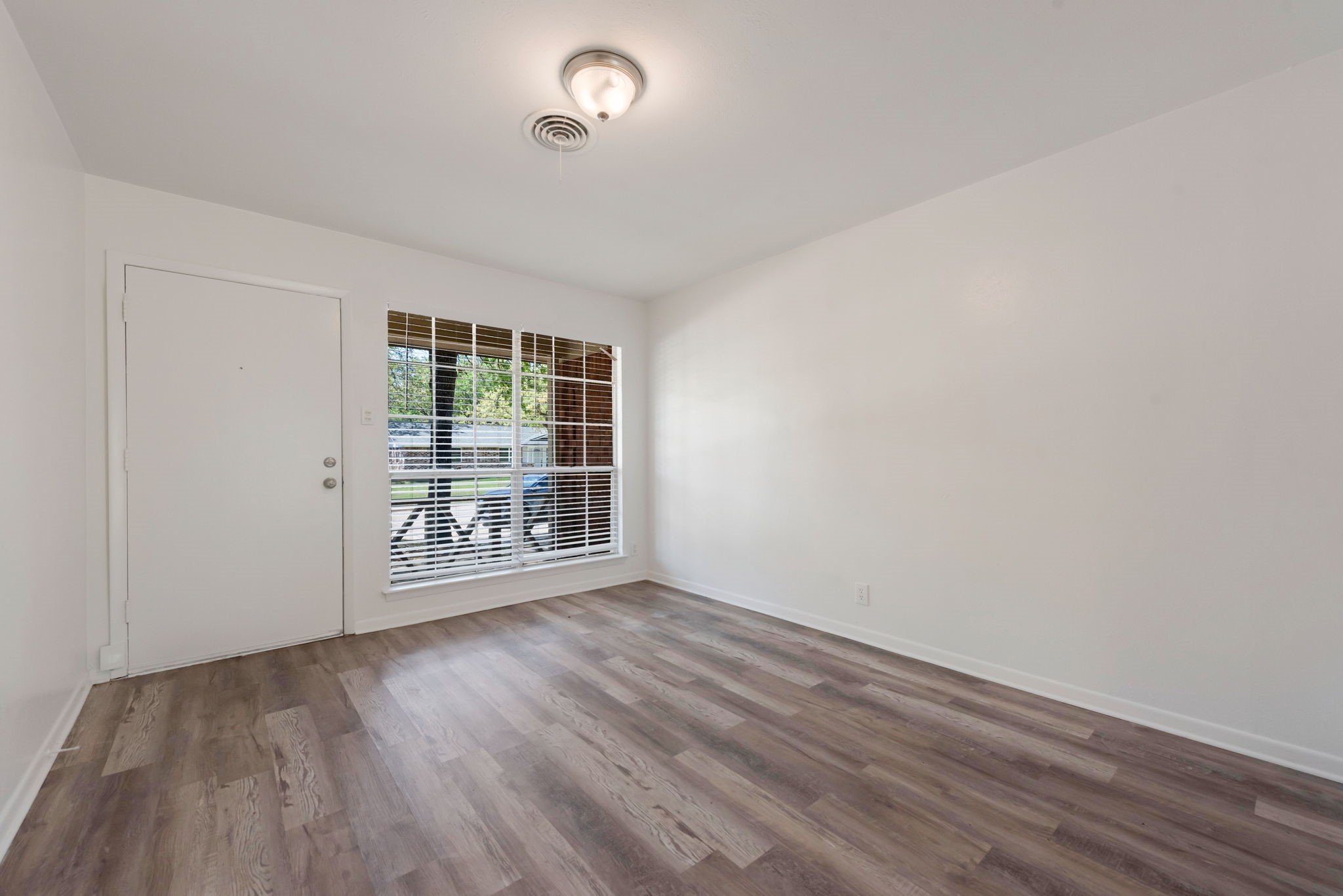 33 Somerset Terrace Bedford TX 76022