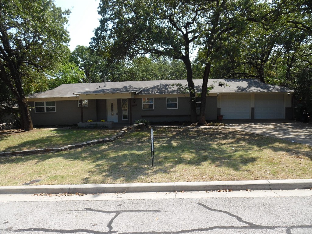 617 Oakwood Avenue Hurst TX 76053