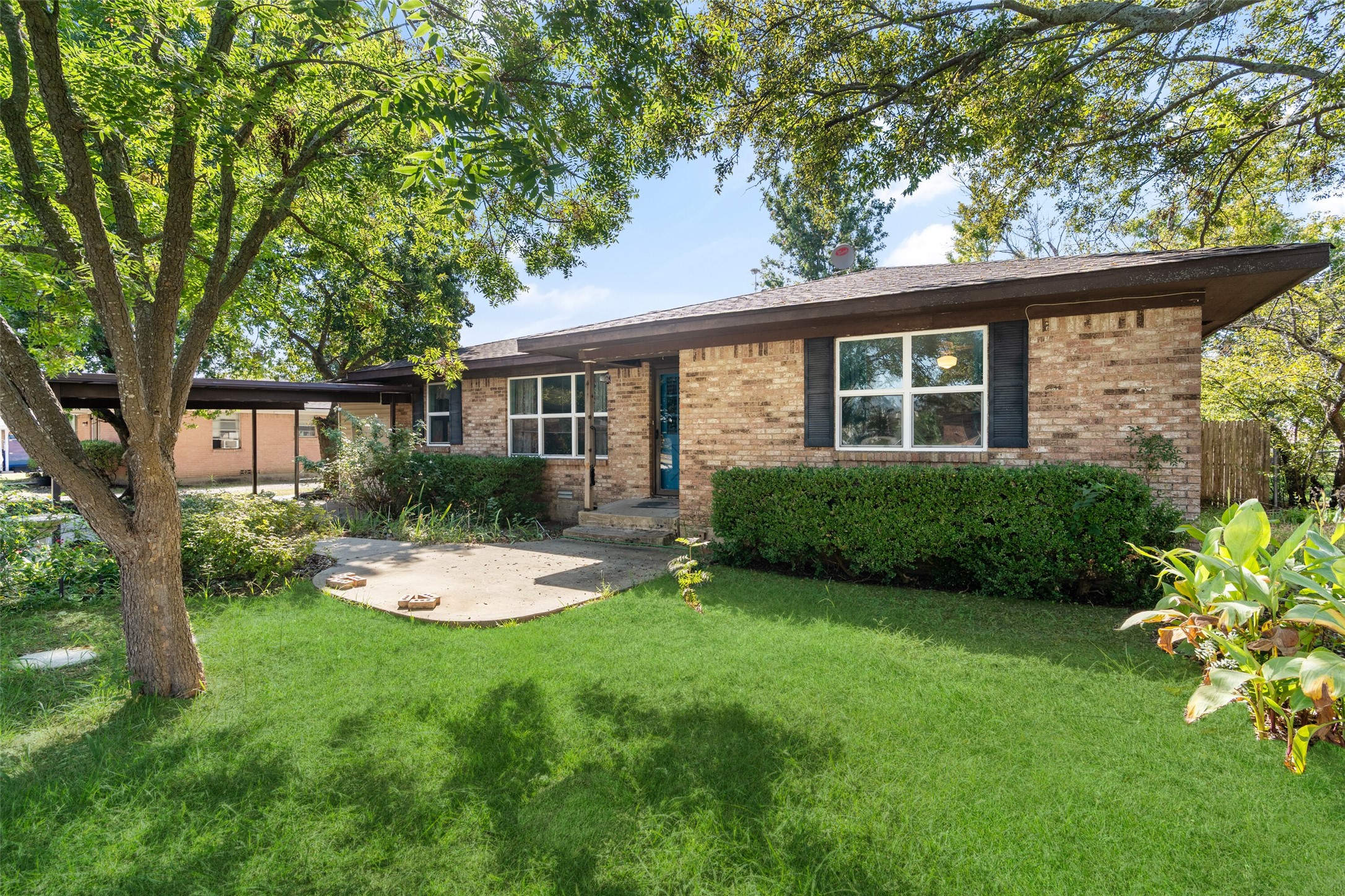 513 E College Street Leonard TX 75452