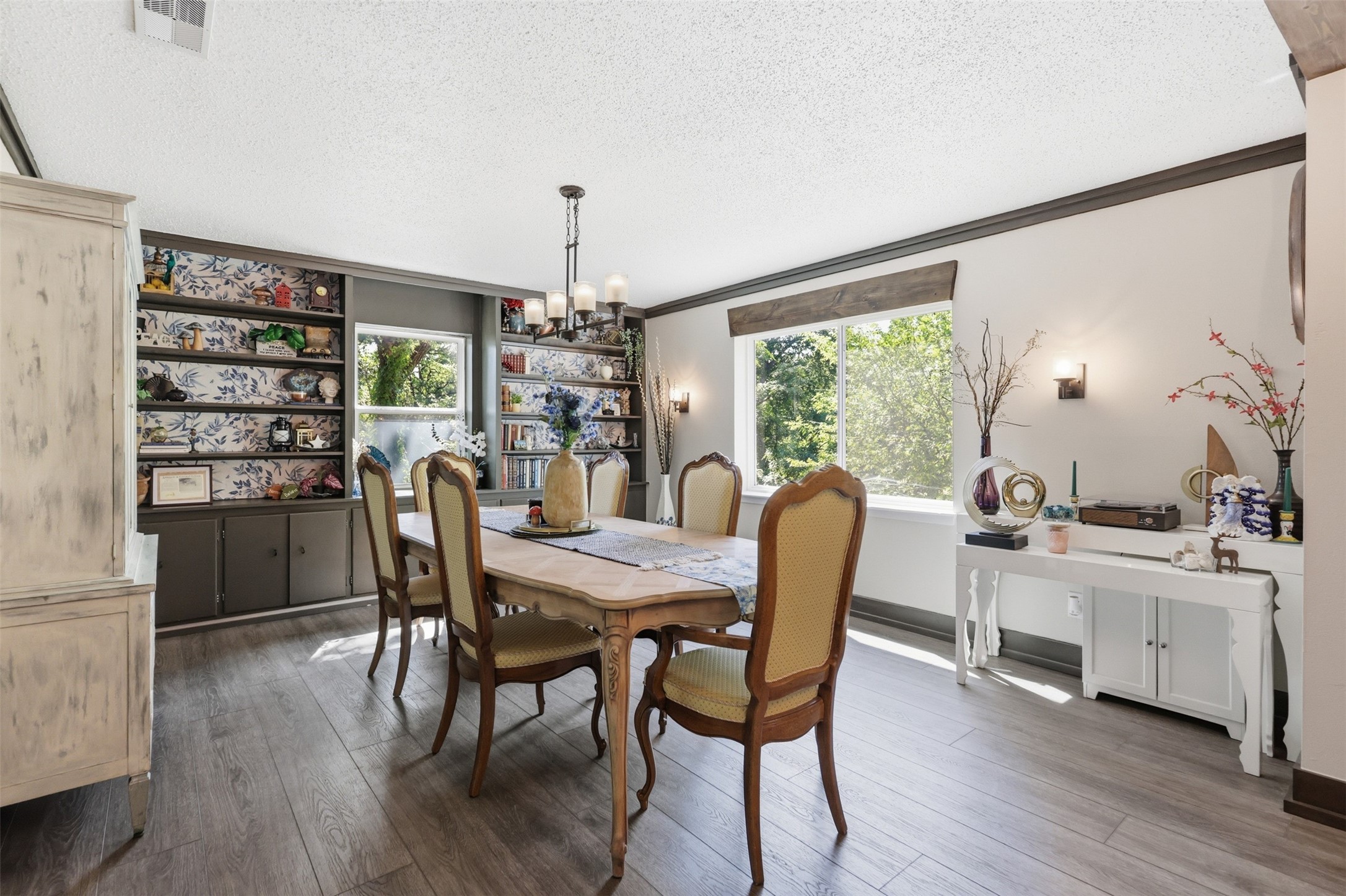 2112 Coral Drive Arlington TX 76010