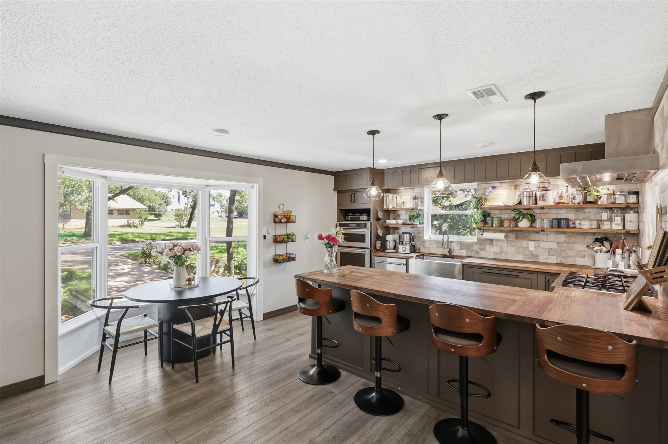 2112 Coral Drive Arlington TX 76010