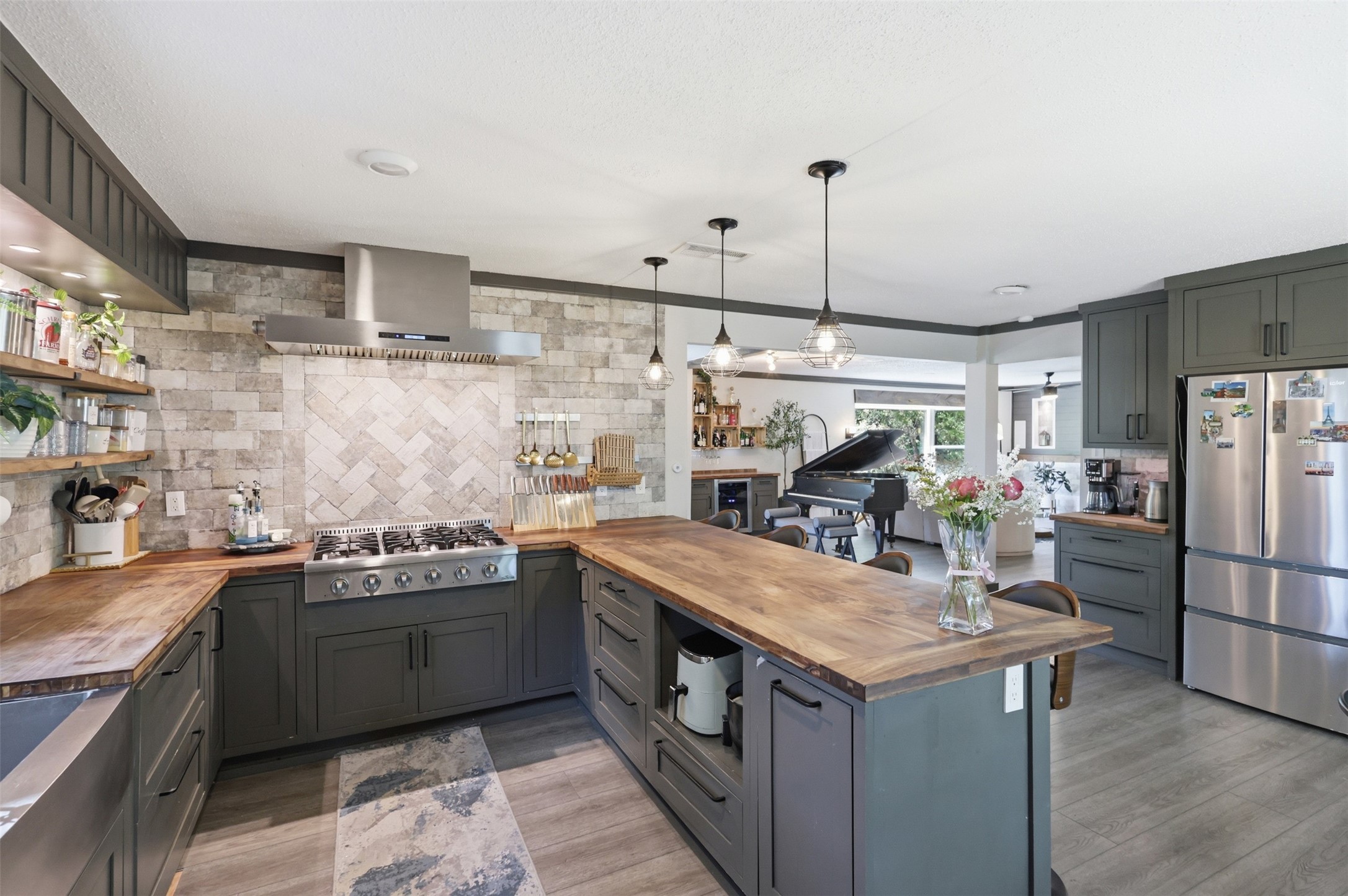 2112 Coral Drive Arlington TX 76010