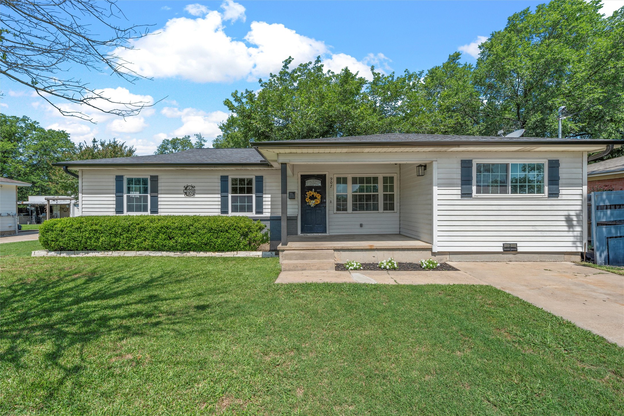 907 N Main Street West TX 76691