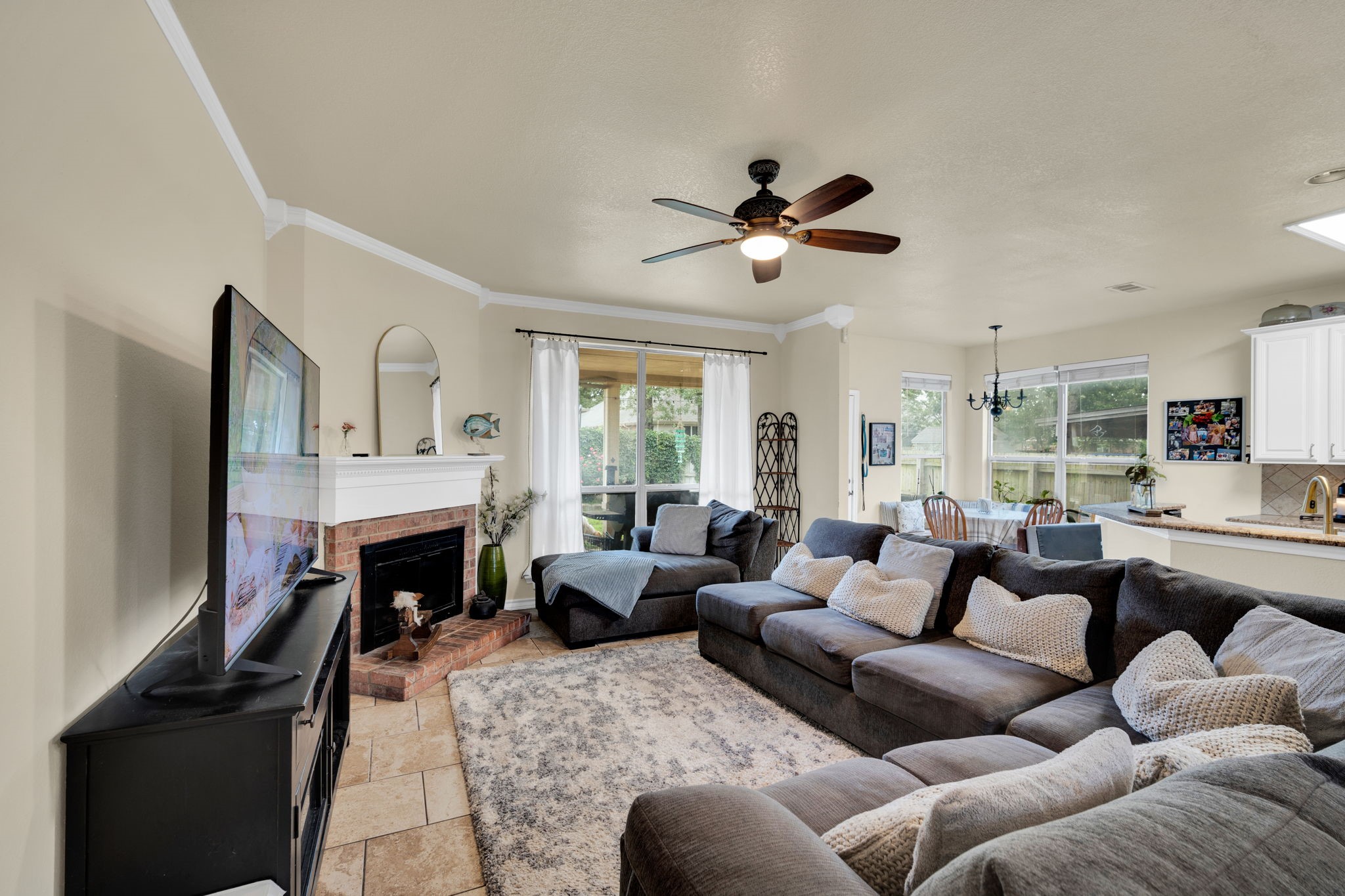 517 Crawford Drive Burleson TX 76028