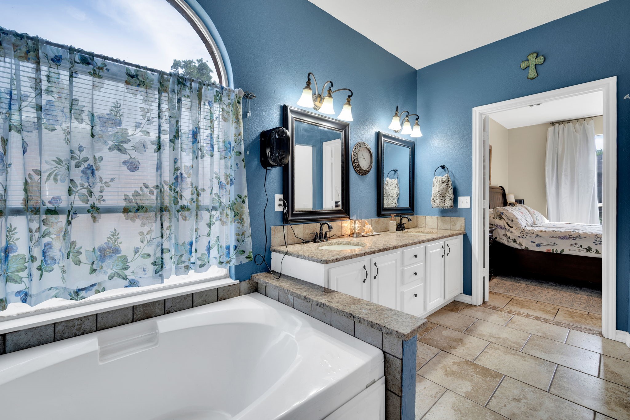 517 Crawford Drive Burleson TX 76028