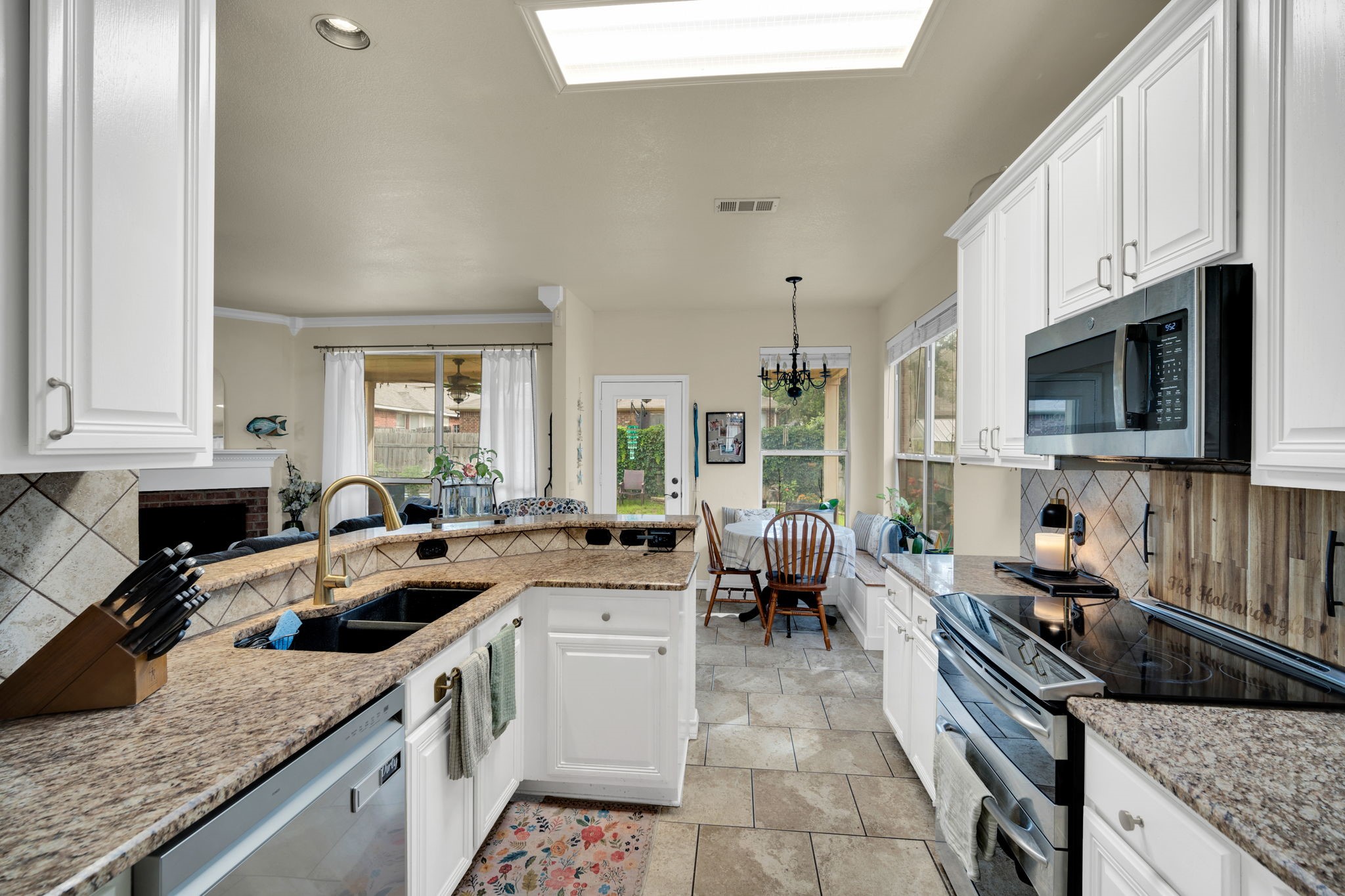 517 Crawford Drive Burleson TX 76028