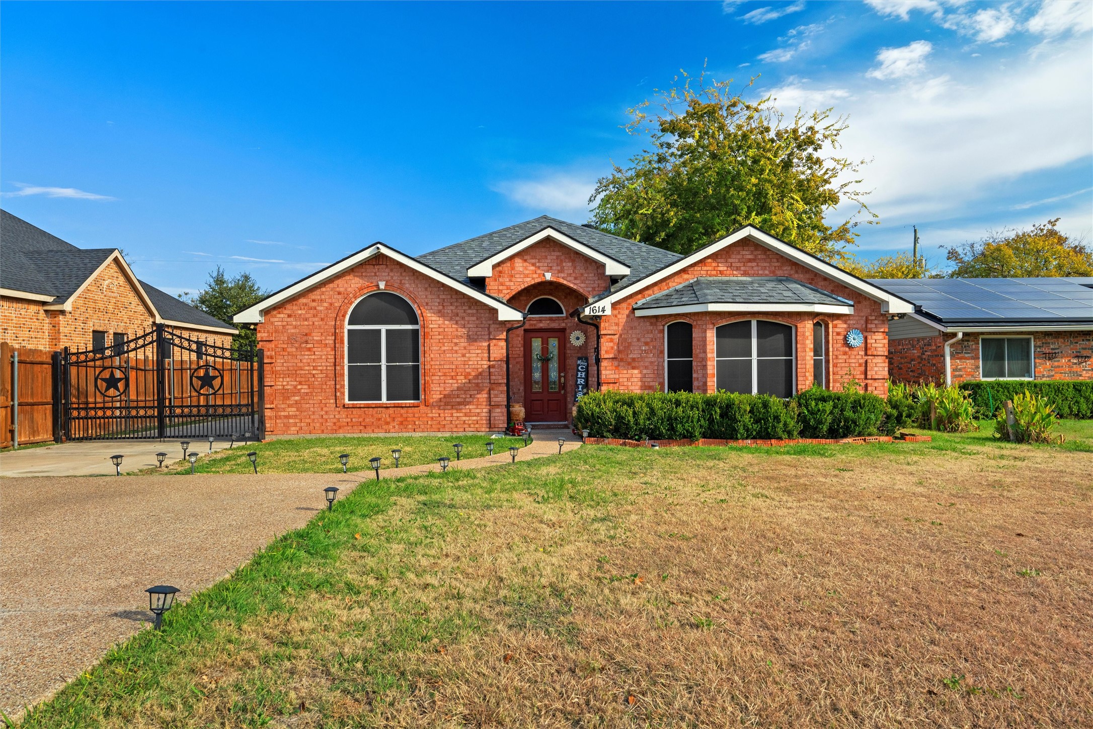 1614 Avenue E Grand Prairie TX 75051