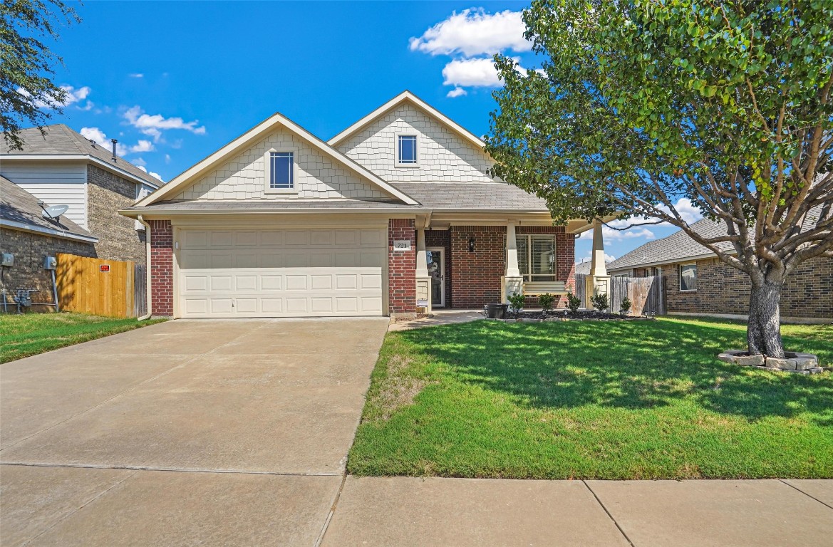 721 Hutchins Drive Crowley TX 76036