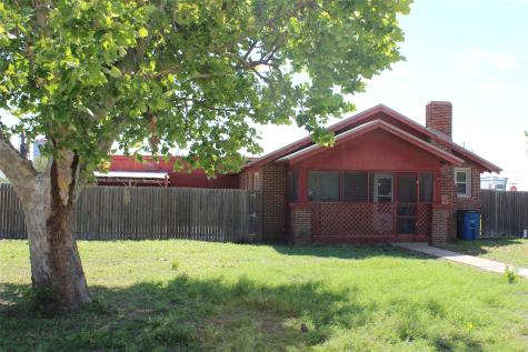 260 S Munday Avenue Munday TX 76371