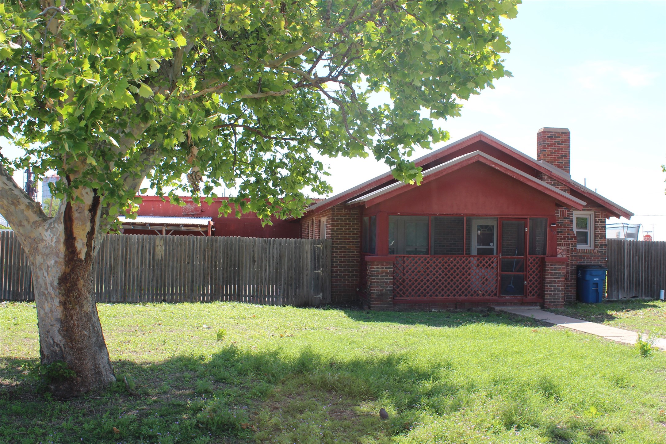260 S Munday Avenue Munday TX 76371