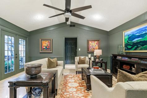 10019 Hickory Crossing Dallas TX 75243