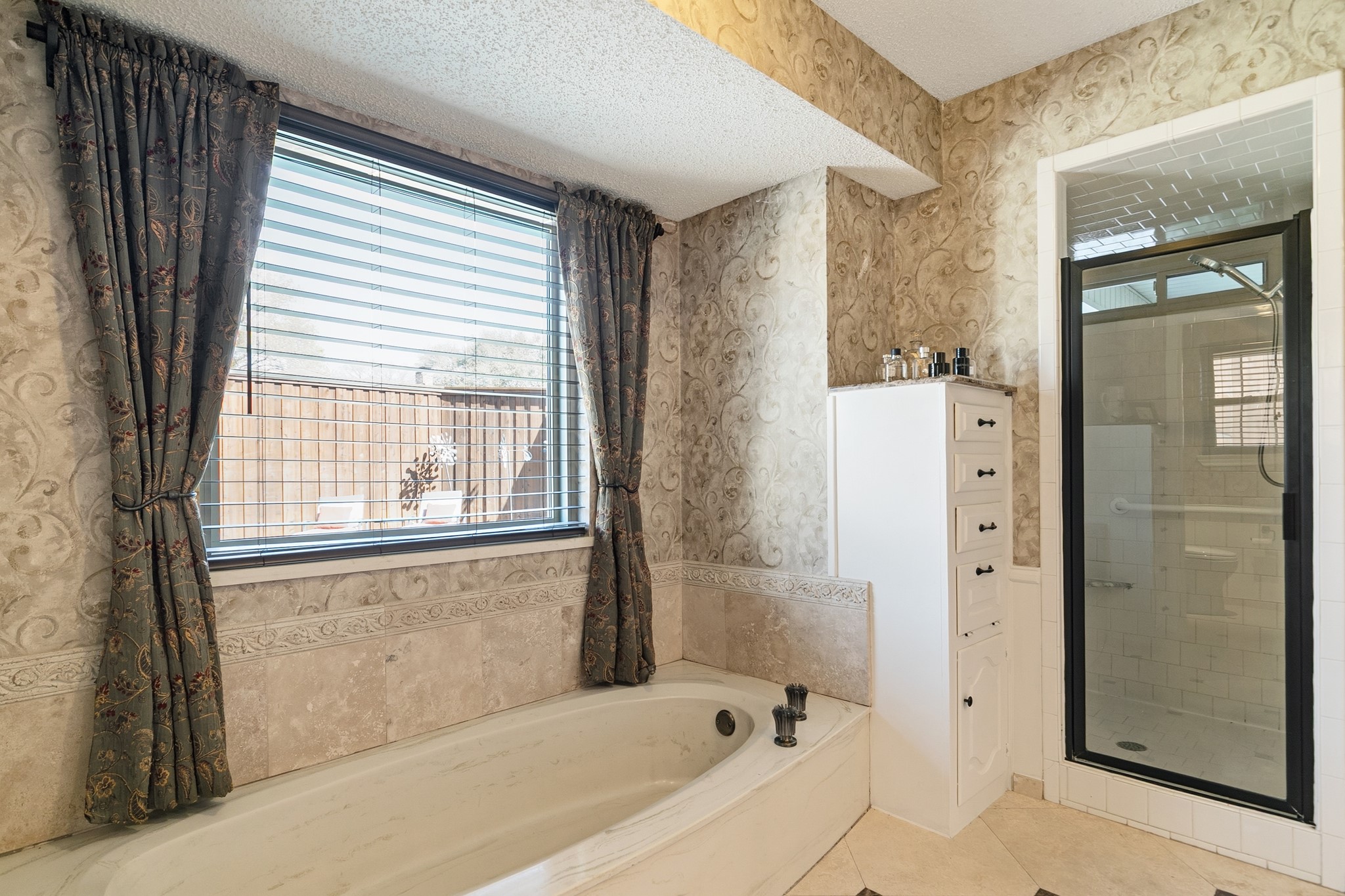10019 Hickory Crossing Dallas TX 75243