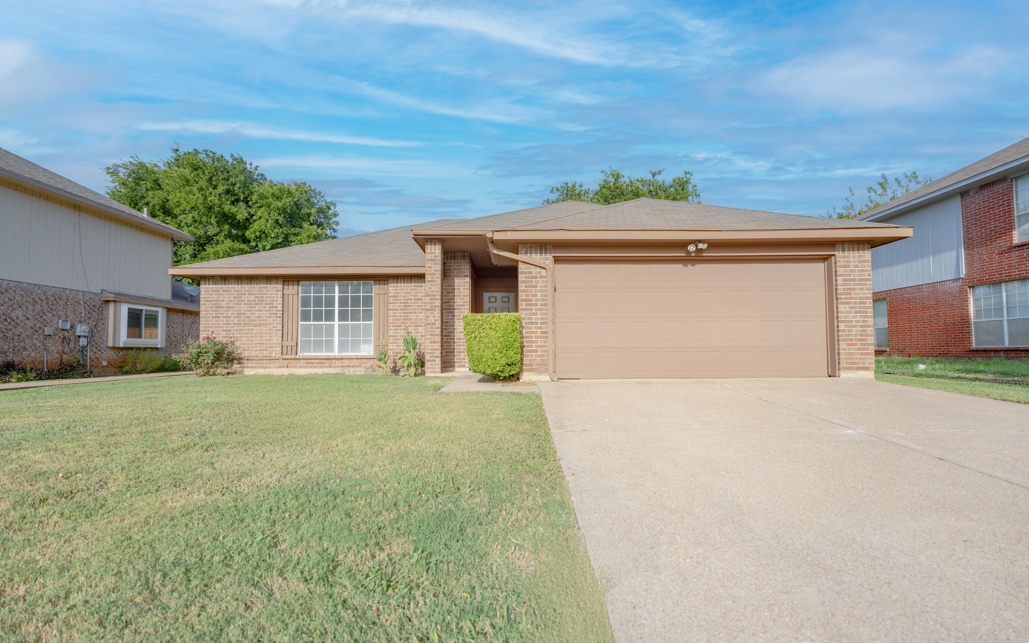 4910 Oak Hollow Drive Grand Prairie TX 75052
