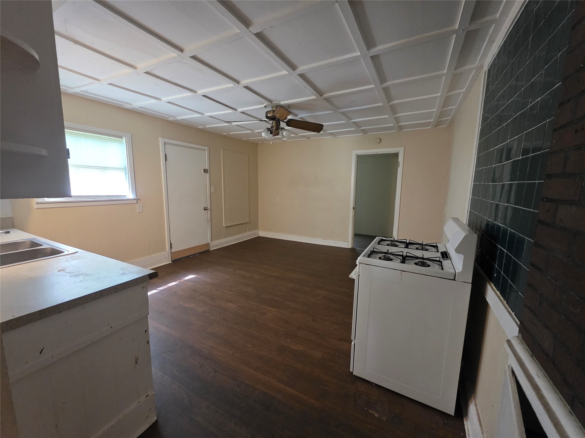 1203 N Anglin Street Cleburne TX 76031