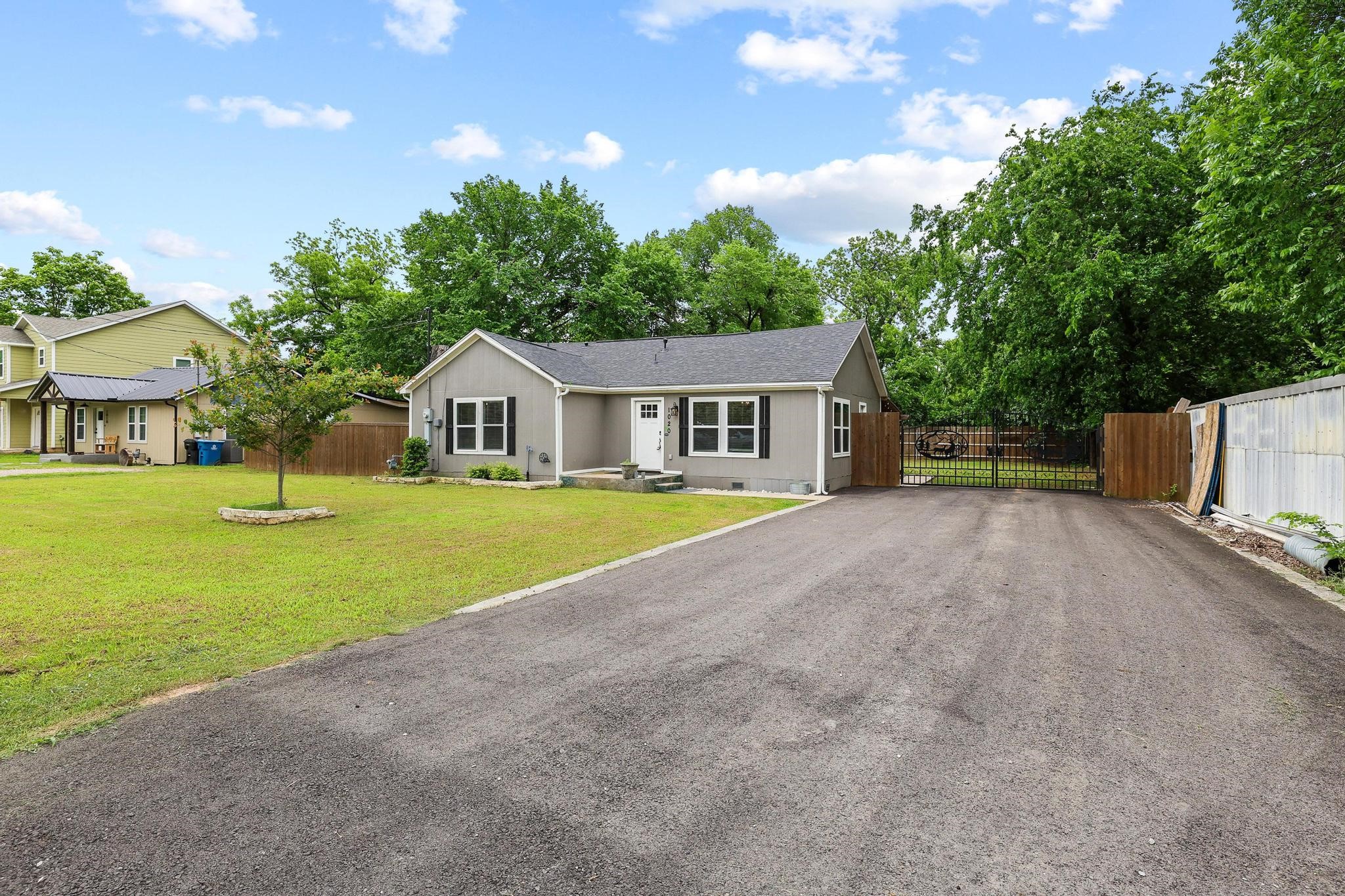 1020 W Ford Street Denison TX 75020