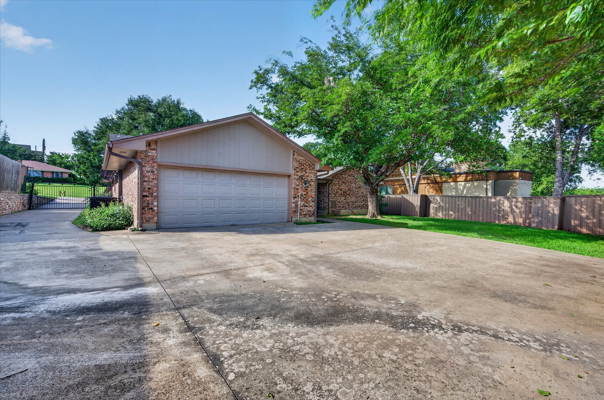 2400 Kings Country Drive Irving TX 75038