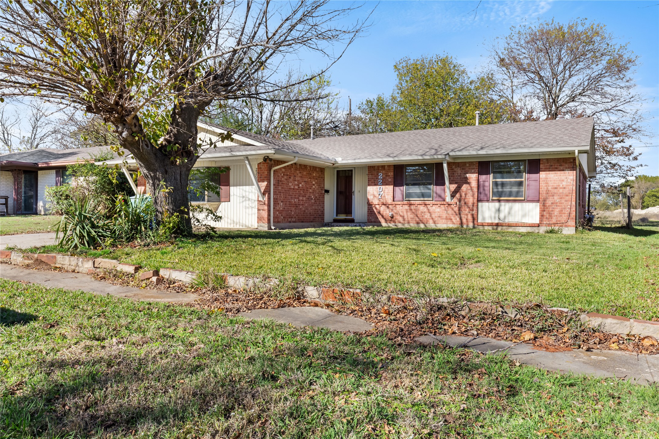 2207 E Alma Avenue Sherman TX 75090