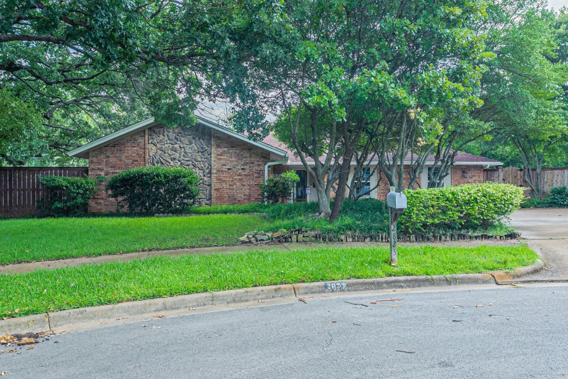 2823 Creekwood Court Grapevine TX 76051