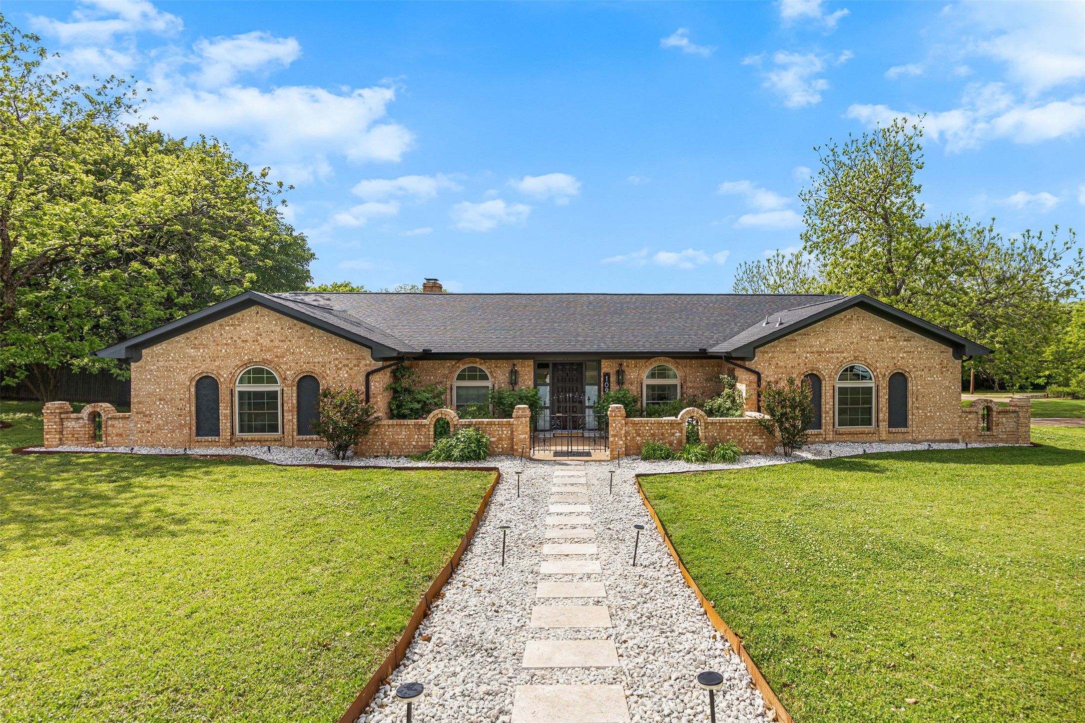 109 Hillside Drive W Burleson TX 76028