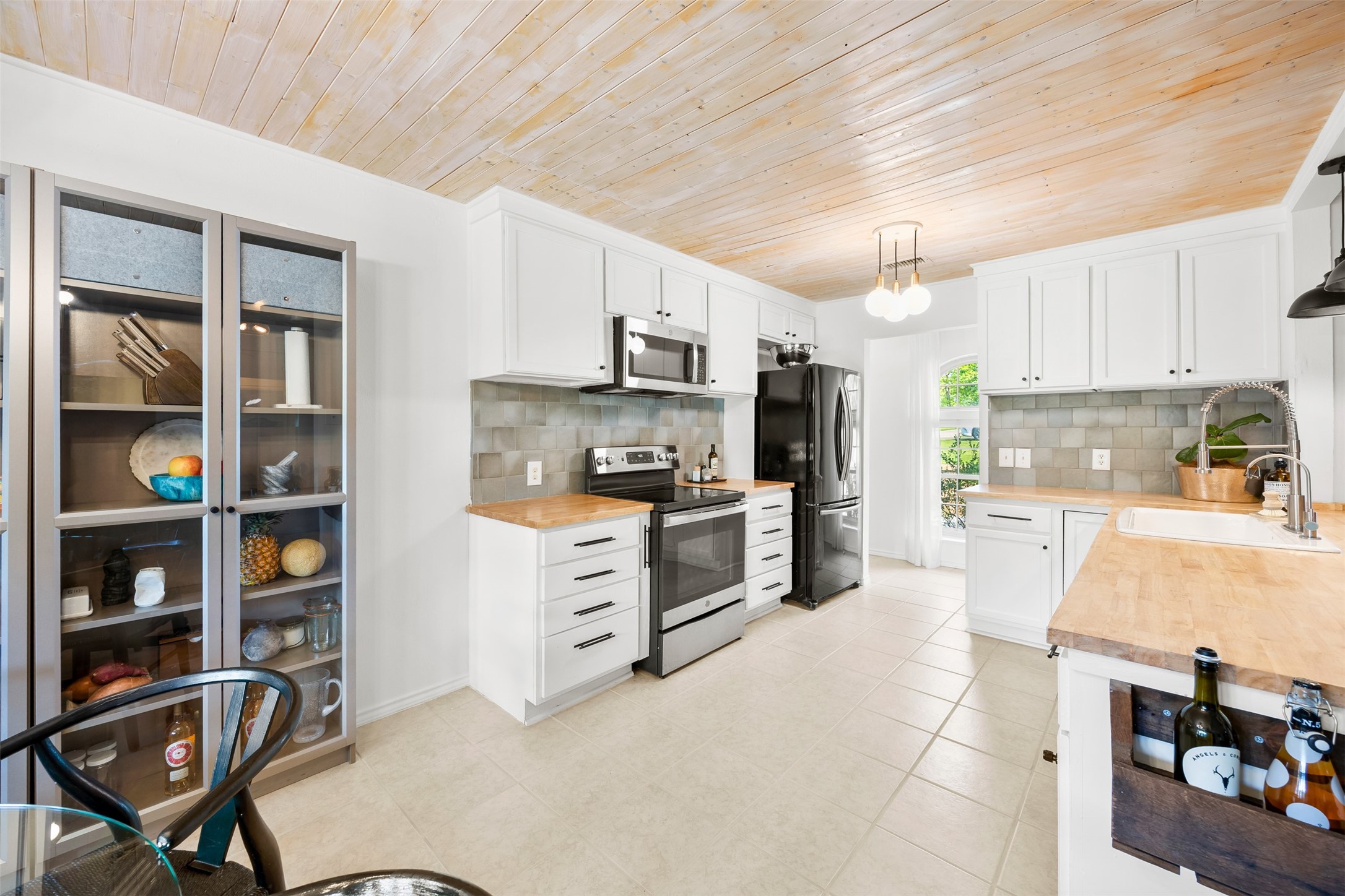 109 Hillside Drive W Burleson TX 76028