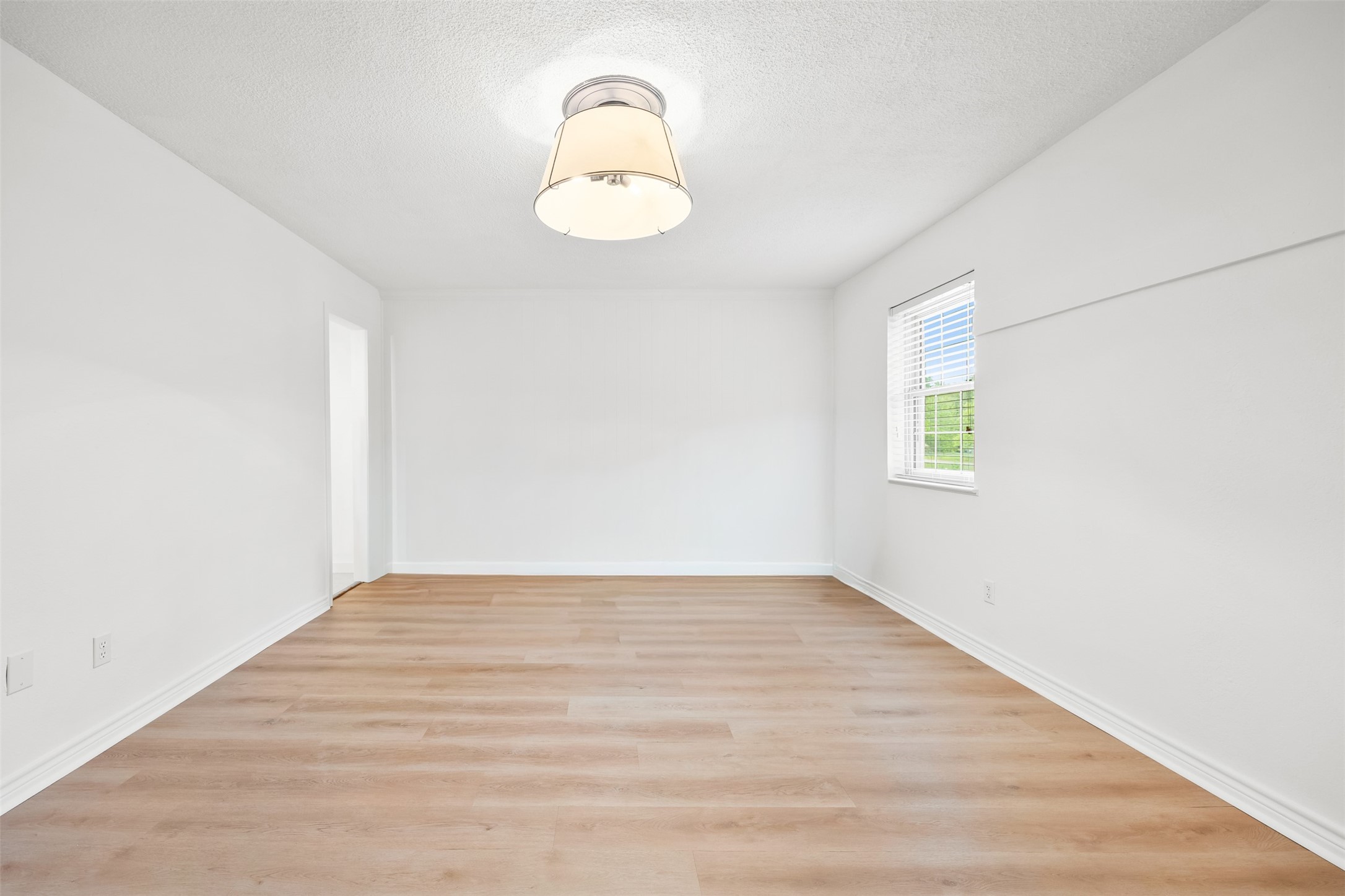 109 Hillside Drive W Burleson TX 76028