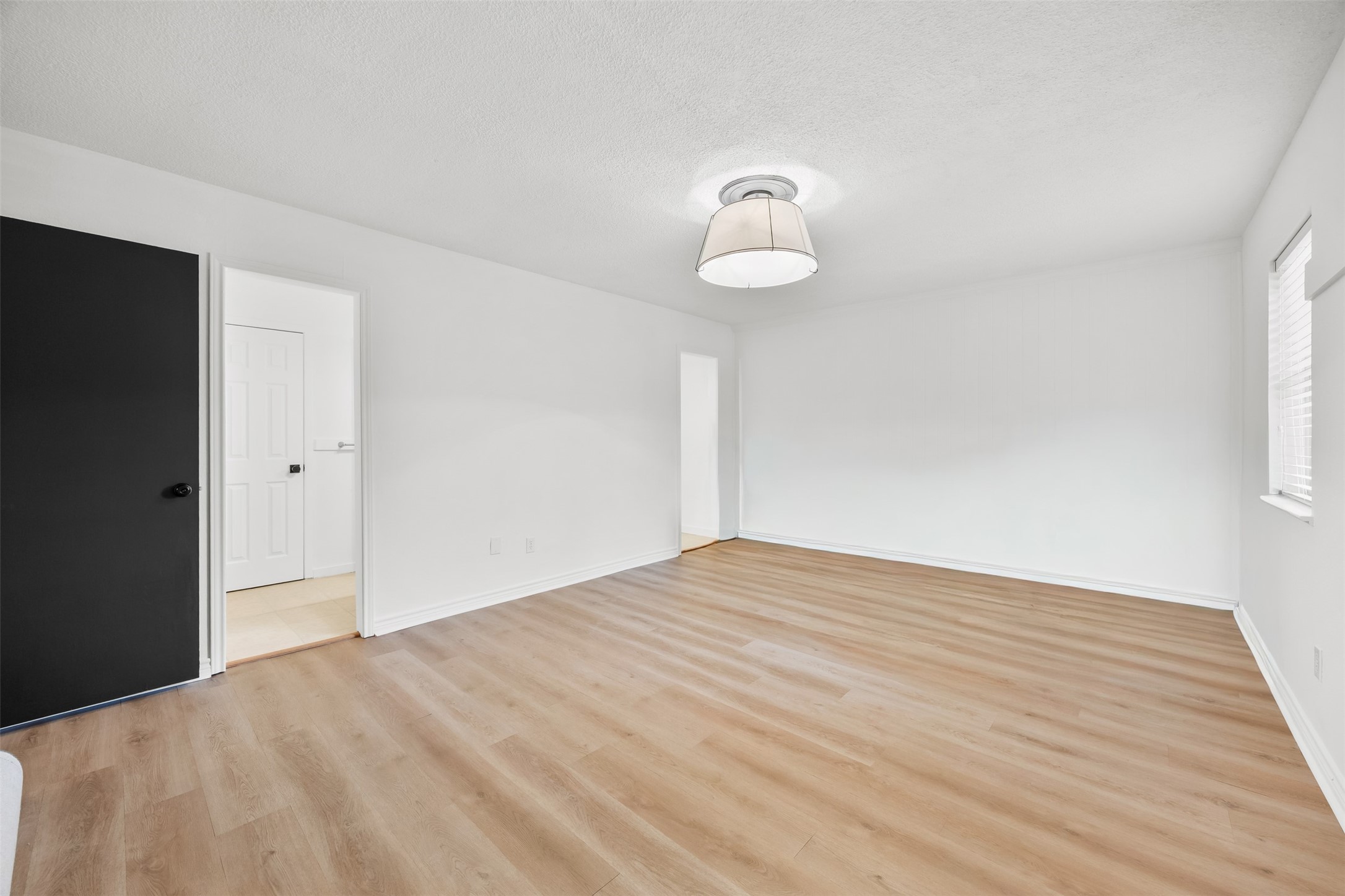 109 Hillside Drive W Burleson TX 76028