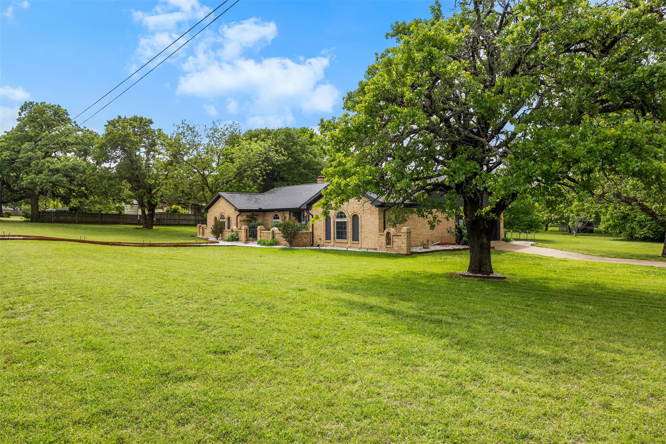 109 Hillside Drive W Burleson TX 76028